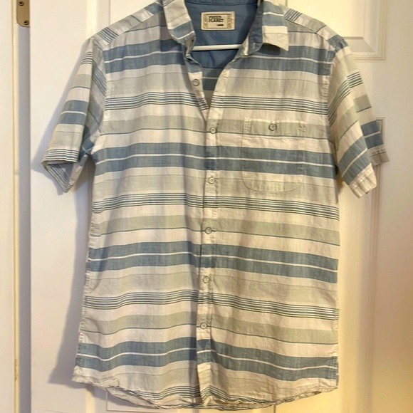 Free Planet Men’s Button Down Shirt Blue Print 100% Cotton Casual Pocket - Picture 1 of 3